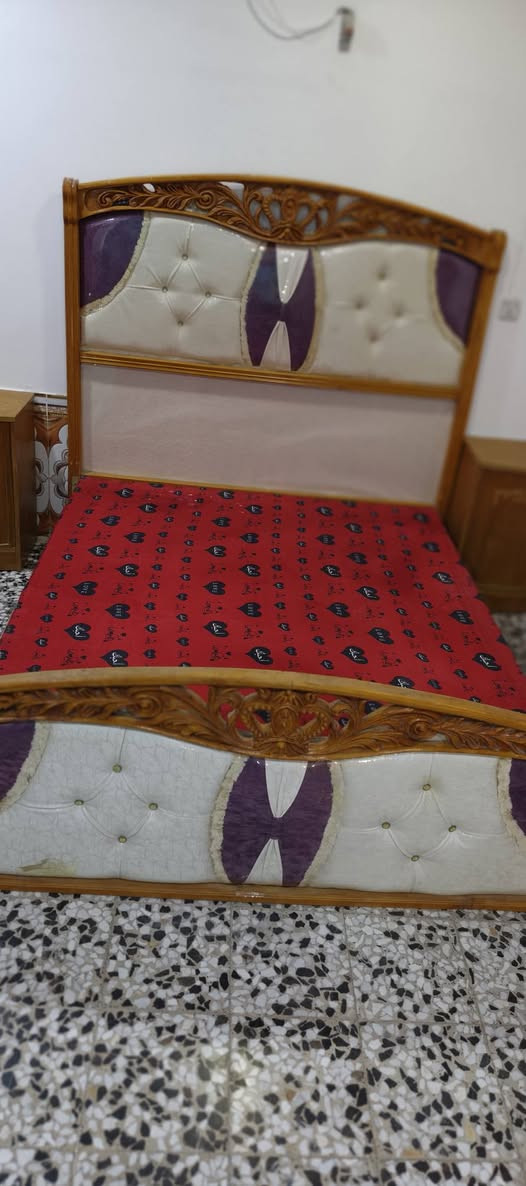 السلام عليكم مكلف بالنشر
غرفة نوم عراقيه تسگام   مستخدمه استخدام قليل شرط النظافه الله شاهد مثل ما موضح امامكم بالصوره    كنتور  (5️⃣) بوب +جربايه + ميز تواليت + ميز  عدد3   وزاويه السعر 1100وبيها مجال مكان نجف كوفه علوة الفحل التواصل والاستفسار الاتصال على *********** متوفر واتساب☝
