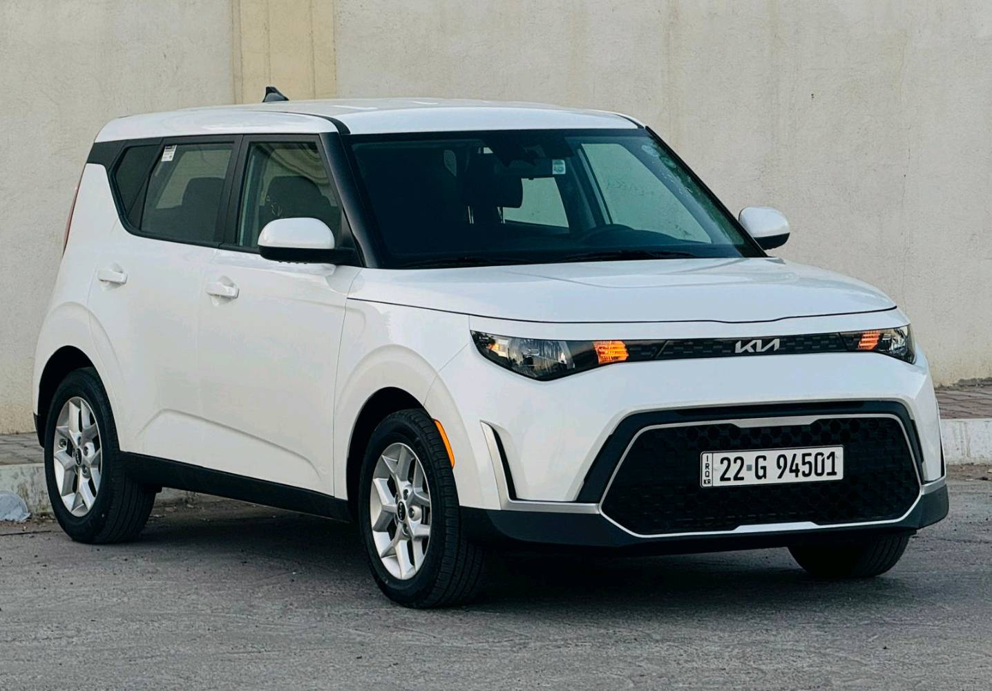 السلام عليكم 

كيا سول 2023 الشكل الجديد 
وارد امريكي صور الحادث مرفقة 
بل منشور حادث السيارة جانبي 
بجم كبس ايرباك دركة ودشبول مكفول 
كير محرك شاصي لغد مكفول 
رقم أربيل الجديد تحويل او وكالة مضمون 

المواصفات: شاشة كبيرة - كامرة دوارة - قيادة الية 
فول تحكم ستيرن - رادار جانبي - تحديد مسار
اطفاء ذاتي عند الازدحام - محرك 2000 دوش 
ماشية 28 الف ميل - ويل كب - مود درايف انواع قيادة
بلوتوث - AUX -ABS - USB 
السيارة جاهزة وكاملة من كل نقص وبالعافية على الياخذه 

المكان بغداد الدولعي 
للتواصل والاستفسار 
***********
***********