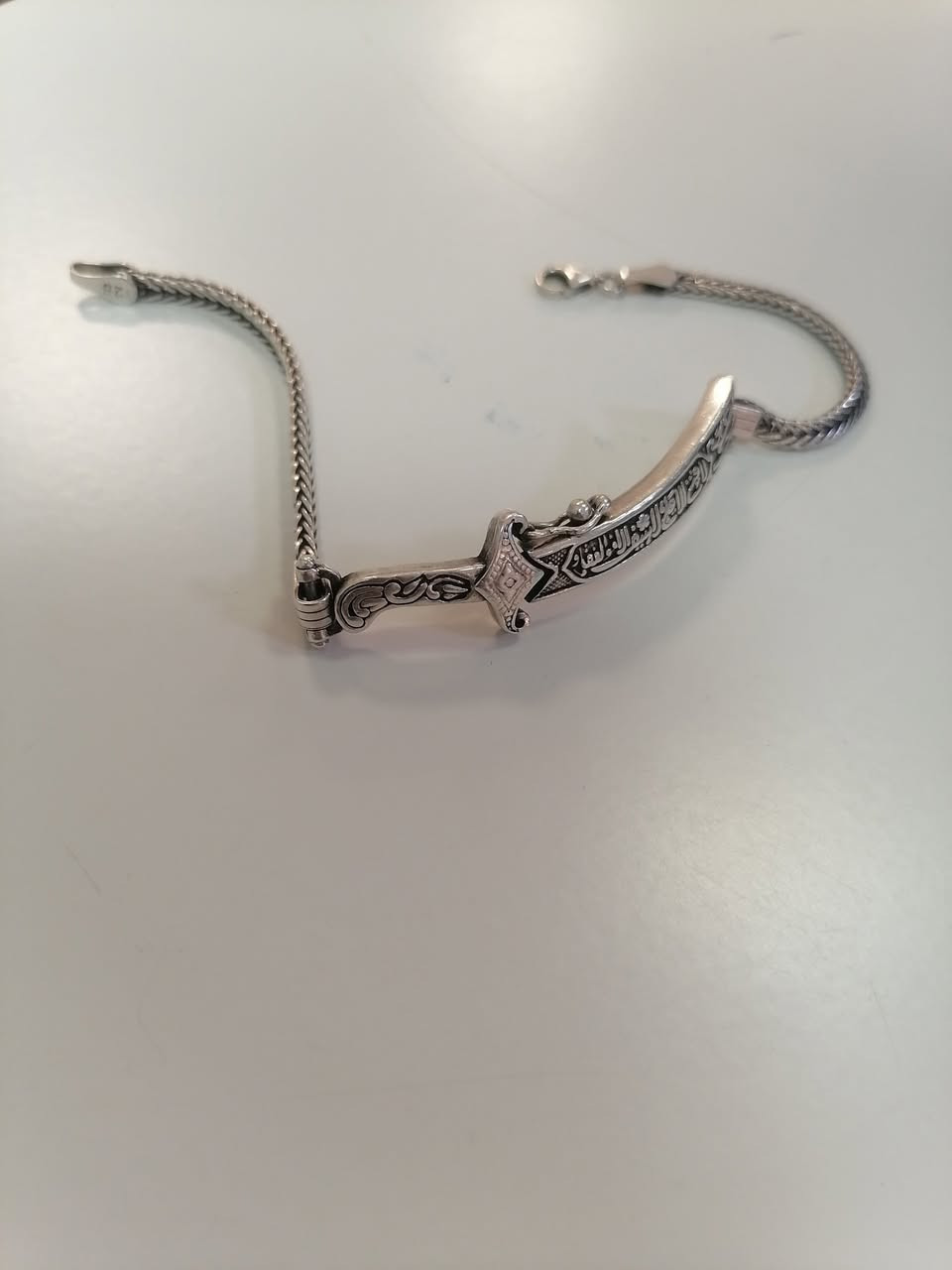 اسوار فضه 925
سيف الامام علي  عليه السلام  السعر 75 الف 
وزنه 15 اغرام 
***********
