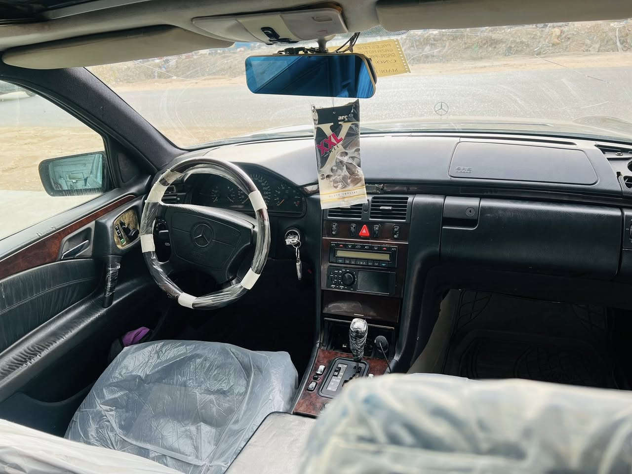 السلام عليكم
مارسدس ام عيون 

بيع أو مراوس

موديل 96 

قطعتين تبريد 

ثلاجه 

كشنات جلد كهرباء

مكينه خراطيم 

كير D4

صبغ جماليه

بدون حادث 

مكان كربلاء 

الاستفسار 

***********
