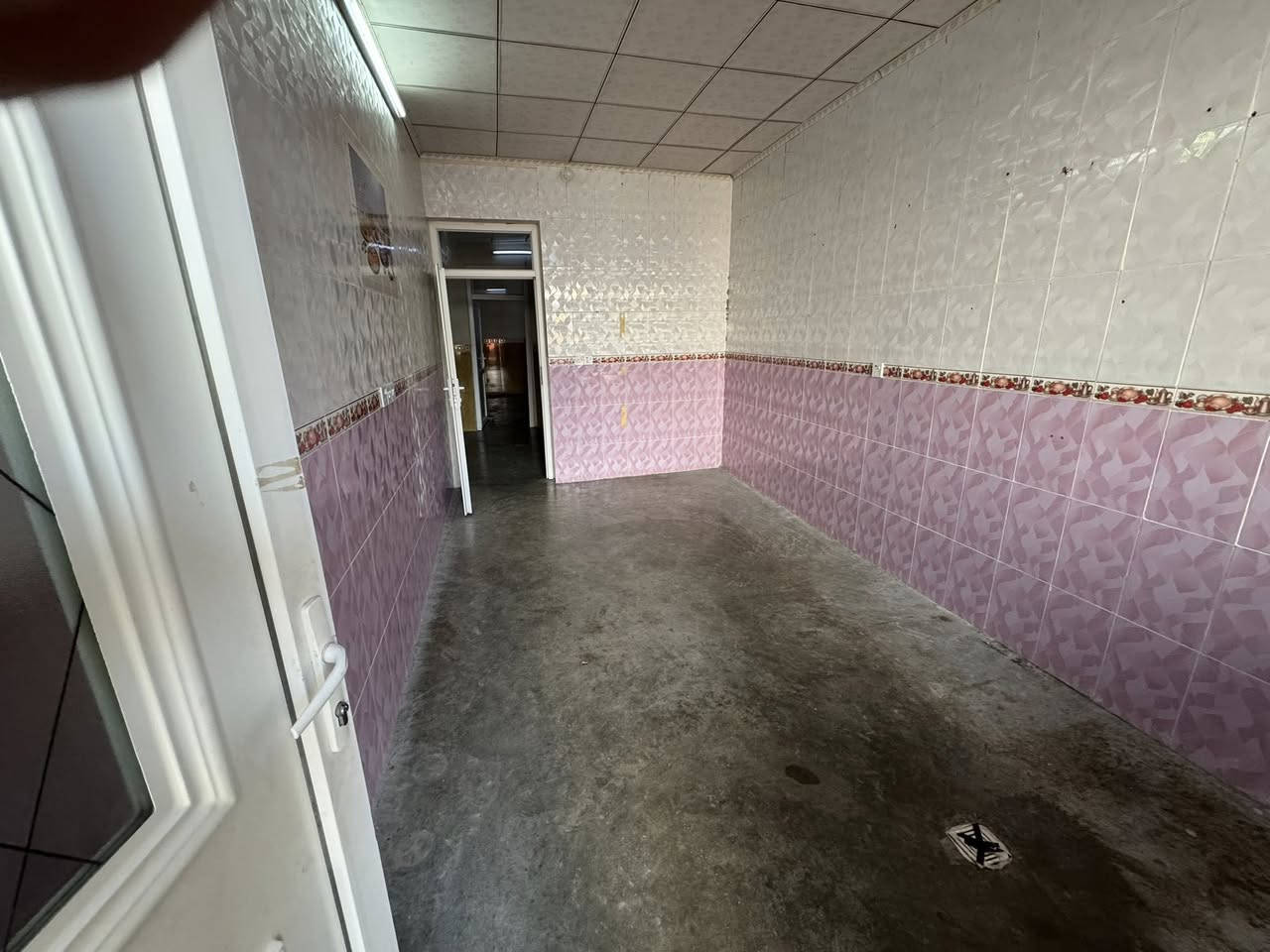 ئةخانوة بؤ فرؤشتن ١٥٠م
***********
لةگةريز بؤ ئةدمين
