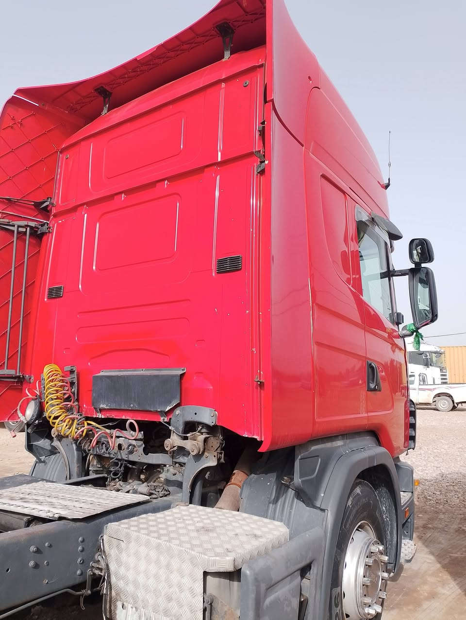 السلام عليكم سكانيا للبيع 2004 اربع خطوط مكينه جديده رقم اربيل وكاله او تحويل السعر 115 وبيها مجال قماره وشاصي ومكينه كفاله للاستفسار ***********/***********
