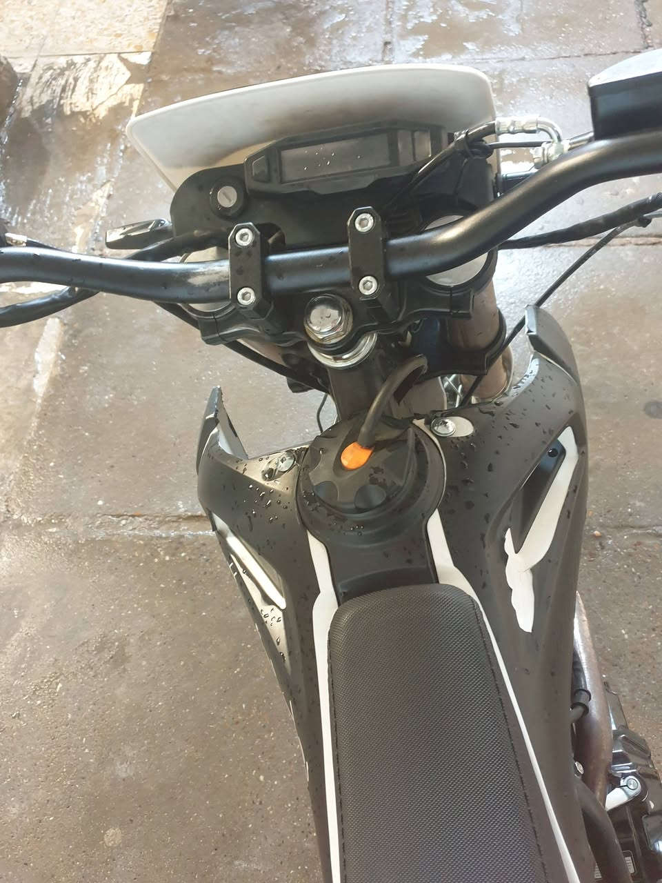 السلام عليكم 

الدراجه crx 350 قفاز (2025) دراجه مكفوله كفاله عامه مابيهة اي نقص فقط السيبايه والهورن ولباقي كفاله صوت وفصله وبطناش شك الكاع تايرات جدد كلشي شغال سعر 1500 مكاني بغداد المدينه
***********
 ***********واتساب
