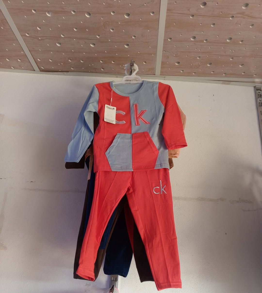 تراك ولادي قياس من سبع سنوات الى اربع سنوات موجود بالمحل سوق الزهراء يم سوق حميد الكبير 
تراكات ولادي وبناتي الوان مختلفه متوفره *********** واتساب موجود  بيبي عفك
