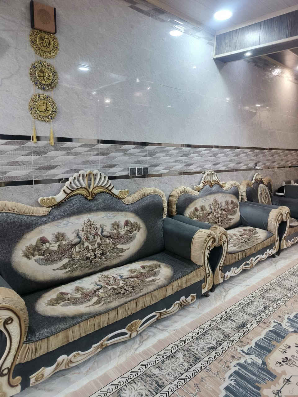 قنفات ملكي 
2 ثلاثي 
واحدة ثنائي 
و2 مفرد 
إستعمال قليل جدد بعدهن 
العنوان النجف مجمع بيتي
للتواصل خاص 
السعر 550 النجف, العراق


**إذا كنت صاحب هذا الإعلان وتريد حذفه لأي سبب، رجاءا أرسل رسالة إلى الدعم الفني**
