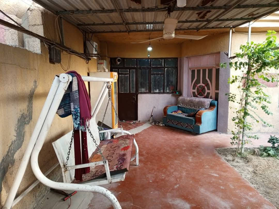 دار للبيع طابق ونص في منطقه الجعاره مساحه ٣٠٠ متر جنس الأرض طابو رزاعي قرار ٢٥  كافة الخدمات بي مي مجاري كله بل باب يحتوي على غرفتين + استقبال و صاله و مطبخ  و حمام داخلي و خارجي + تواليت خارجي + كراج سياره كبير + كراج حولي + حديقه اماميه  واصله مي و مجاري وكهرباء بباب البيت وشارع تبليط جديدد
سعر ب ٦٨
للاستفسار اتصل ***********/***********
