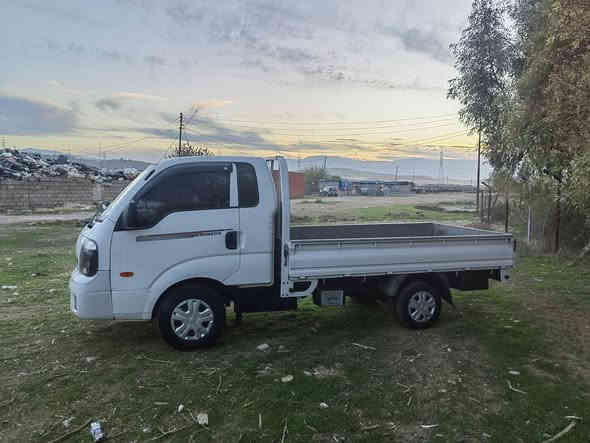 سەرەتا بەناوی خوا
کیا بیلاد2014
سعری 66گەڵا
تەبرید ساردوو گەرم 
بریکی بەسراوە 
کارەبای کامل 
ئیستۆ پی دووای بەسراوە 
ناو بۆدی بەسراوە 
6تایەی لۆک 
تایەی دووای کراوە بە13
کامل جایزە 
بەس چەمچە ی کەمە
شوێن شارەزوور
***********
