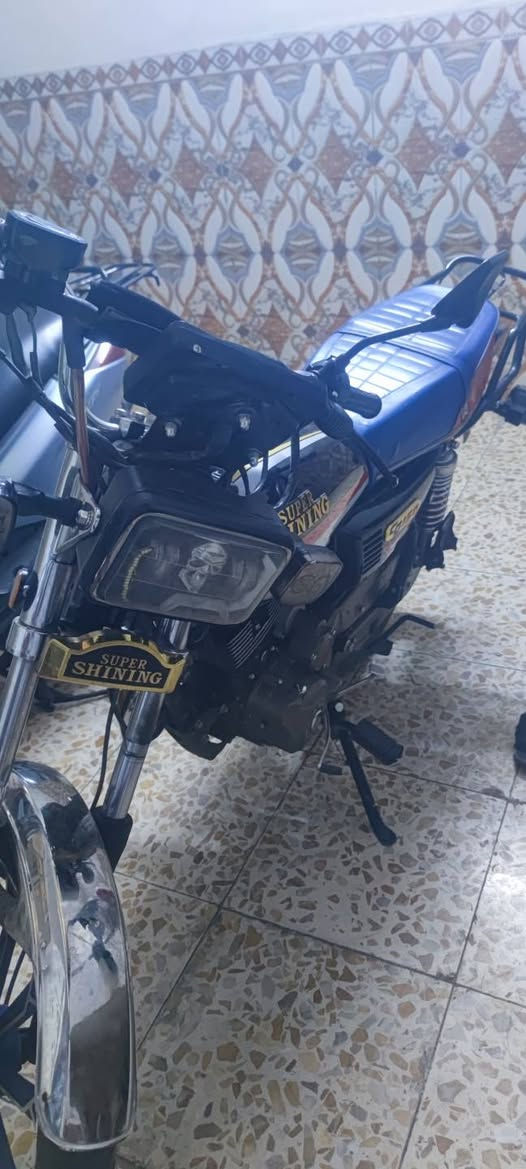 السلام عليكم 
دراجه شاينك للبيع مرقمة بغداد بسمي موديل 23 مستعمله شي قليل يعني شهرين الدراجه جديده على وضع الشركة للاستفسار الاتصال على الرقم ***********
