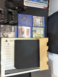 للبيع ps4سلم 500كيكه  مستعمل نظيف  غير داخل صيانه لوك ستيكر مع ملحقات ...