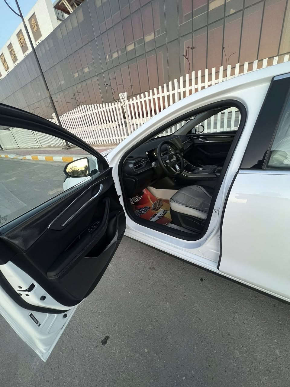 دستروير موديل 2025 ماشيه 4000 كلو متر
سياره على وضع الشركه كفاله عامه. ملحقات كامله

تغليف كشنات لايلون جلاتين  مع ارضيه جلد  شغل  النواب درجه أوله 
+كامرات اماميه وخلفيه 
السعر 19 مليون و250 الف
*********** 
عنواني ناصريه  الحبوبي
