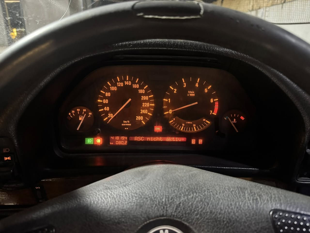 السلام عليكم بي ام حجم 735 اصل موديل 90 مكينه 6 سلندر السياره دشبول صاج  ويل  خليه تخم تاير جديد باتري جديد رقم بغداد انكليزي باسمي تحويل ثاني يوم مكان بغداد السعر 42  وبيها مجال قليل 
 رقم التلفون*********** 

واذا اكو مراوس باحدث انطي فرق
