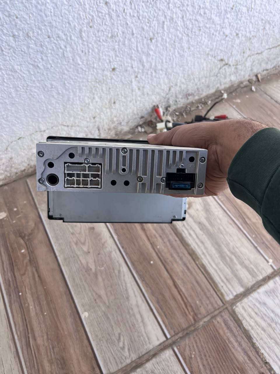 شاشة تيوتا هايلوكس  2016  اصلية مع فيشها السعر ٨٠ الف ***********
