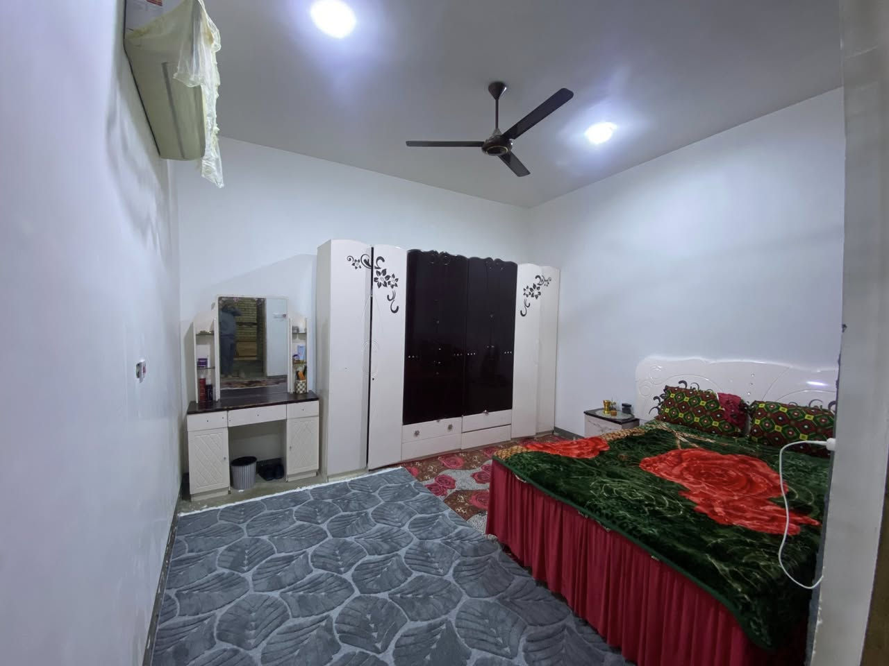 دار للبيع قرب الامام تاج الدين ( ع )
🛑 السلام عليكم ورحمه الله وبركاته 

يوجد بيت للبيع قرب الإمام تاج الدين ( ع ) بستان الشيخ بظهر الامام 

🛑 المساحة الكلية 272م

🛑يحتوي على غرفتين 2 وصالة واستقبال ومطبخ وكراج وحديقه 

🛑صحيات خارجية وصحيات داخلية 

🛑احبائي لمعرفة باقي التفاصيل الاتصال على الرقم التالي ***********
