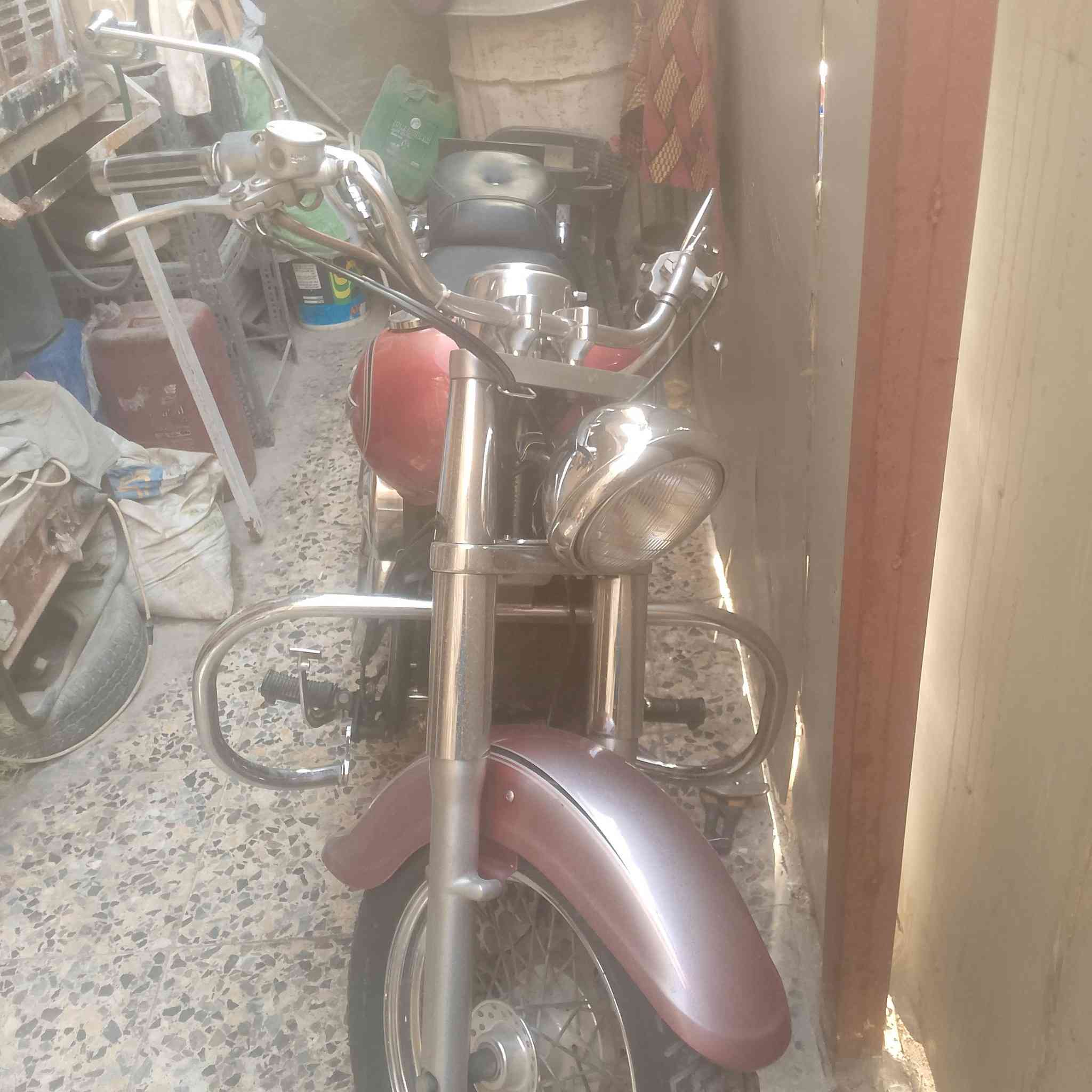 السلام عليكم دراجه هاردي 600 كاوسكي شادو امريكي دراجه متروكه خمس سنوات بالكراده اخذا اريد ابيعها دراجه سعرها 15 ورقه وبيها مجال صاحبها ماخذها ب 30 عنوان شعب حي البساتين ***********
