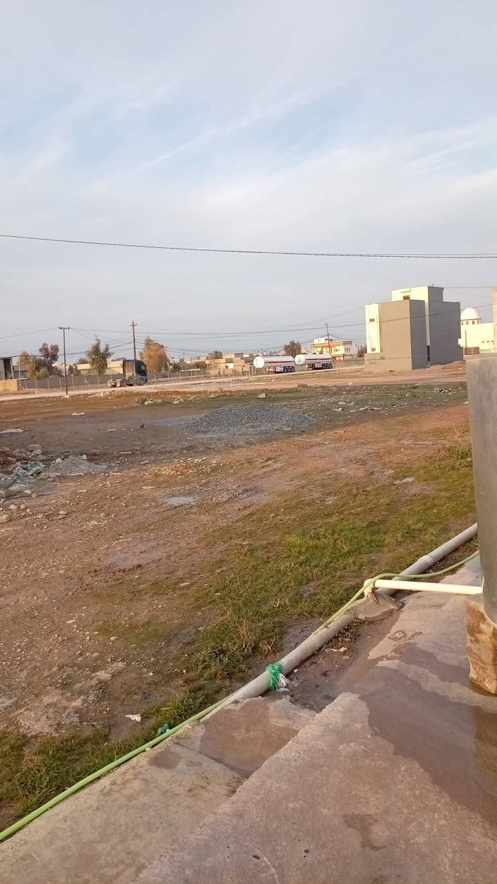 بيتين للبيع المساحه الكليه ٣٢٢ بالاسكان ١٨٤ شارع ١٢ وقريبه من شارع ٢٠ 

 1)بيت ركن مساحه ١٣٥ يتكون من غرفتين صاله استقبال مطبخ كراج مشتملات خارجيه وداخلية 
2) البيت الثاني مساحه١٩٠ يتكون من ثلاث غرف نوم مطبخ حار بارد استقبال  صاله كراج مشتملات داخليه خارجيه 
للتواصل  ***********
