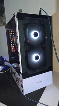 PC المعالج : Intel Core i5 12400F كرت الشاشة : RTX 4060 8GB الرام : 16...