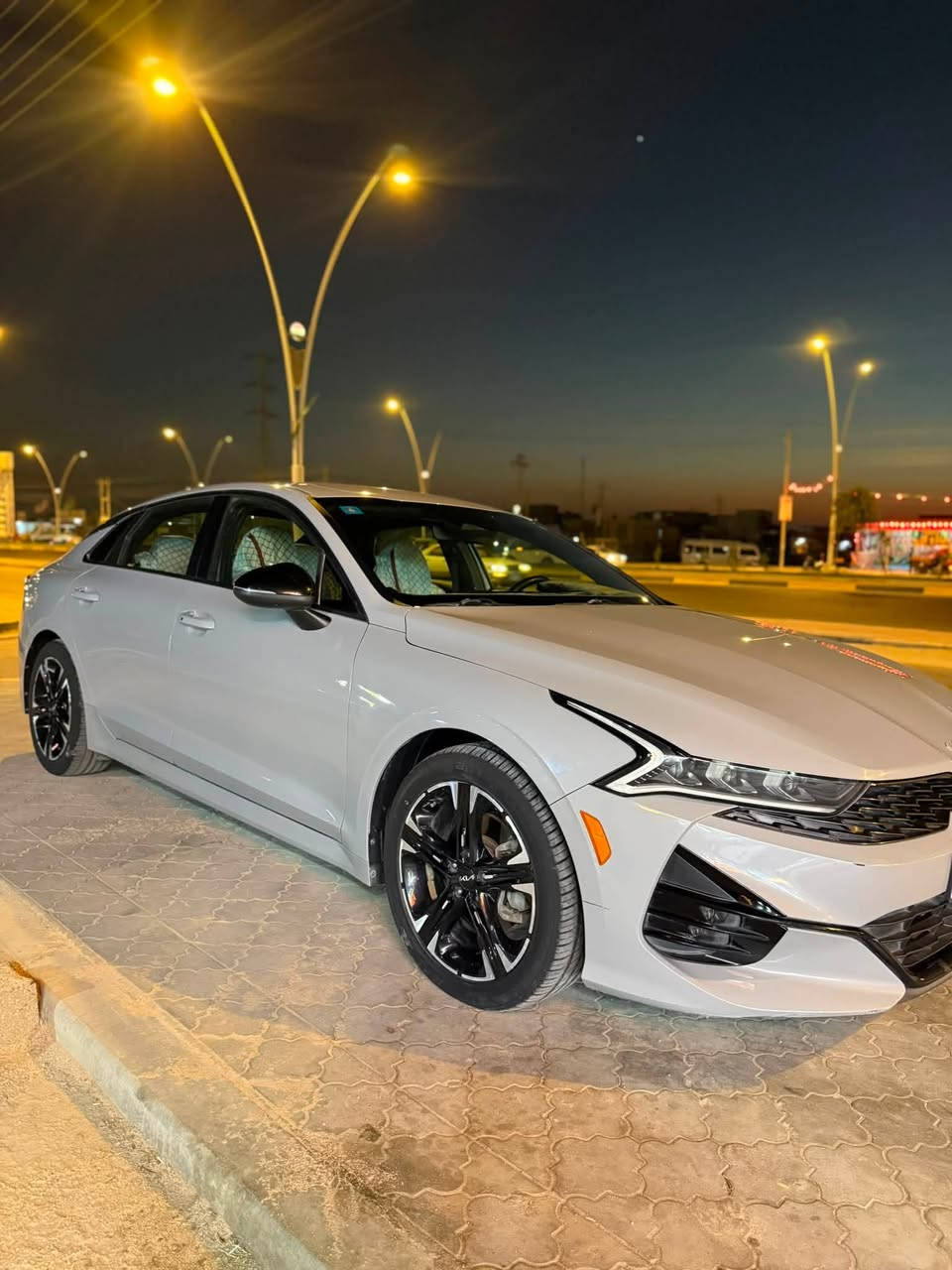 السلام عليكم
للبيع سياره k5 gt lin مكينه 1.6 تيربو 

فول مواصفات عدا البانوراما 

سياره كفاله داخله للعراق تقرير غرق بدون ضربه سياره جديده وكشرها نضيف لونها مميز اسمنتي  

السياره معوقين مكان السياره بصره 
السعر 170 وبيهة مجال

الرقم ***********
