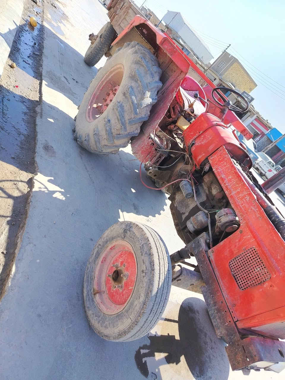 السلام عليكم عنتر موديل ٨١ و اهه عربانه سنويه ضايعه مكلف بل نشر السعر *********** مكان ناصريه الرفاعي ***********
