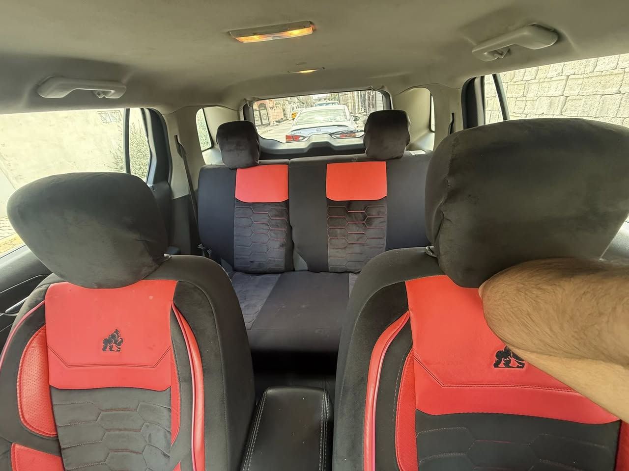 سلام عليكم 
جيمسي تيران 2017 
حادثها جاملغين وبونيد مبدل مابي شواصي ولغد مكفوله  وبي قطع رش فقط بدون دواخل وبدون معجون طرف السكن فقط وطرف السايق مابي صبغ  انطيك حزام  كير محرك مكفوله رقم اربيل مكاني كركوك 
سعر 95
***********
