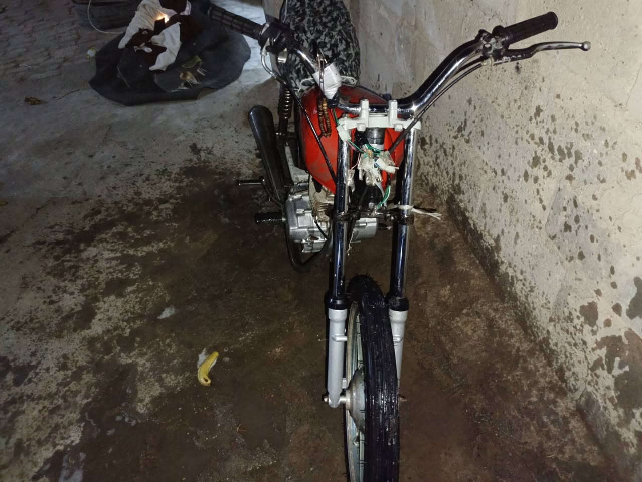 سلام عليكم دراجه يراني محرك كايم الكير ماينمر   دراجه كومت حديد مكان العماره المجر الكبير  رقمي  ‏‪***********‬‏   سعر 150ابيه مجال
