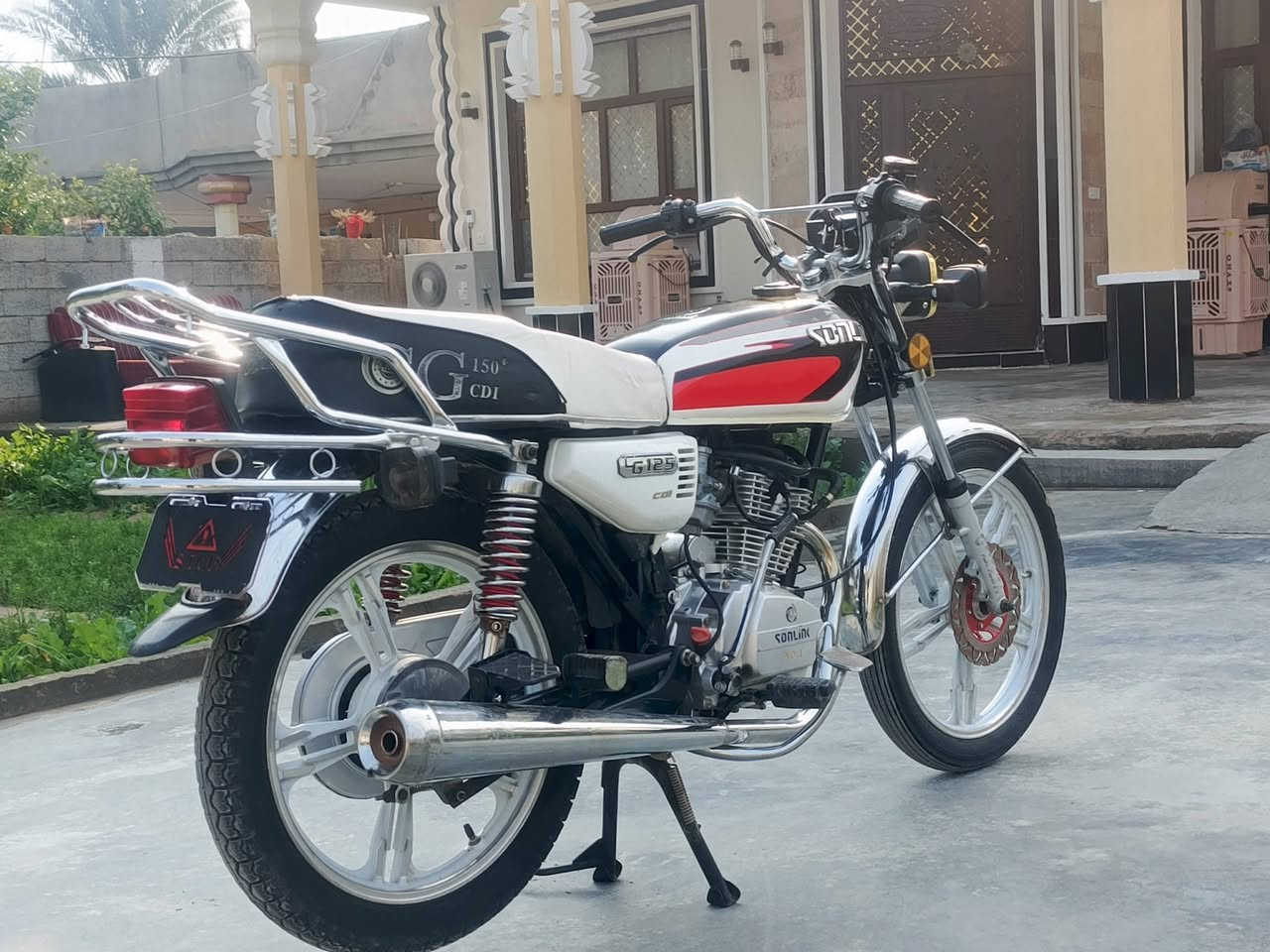 سيفان 23محرك مكفول اوراق كاملة مانقصهة اي شي كهربائيّة كله شغالةمكان ديالى سراجق رقم***********
