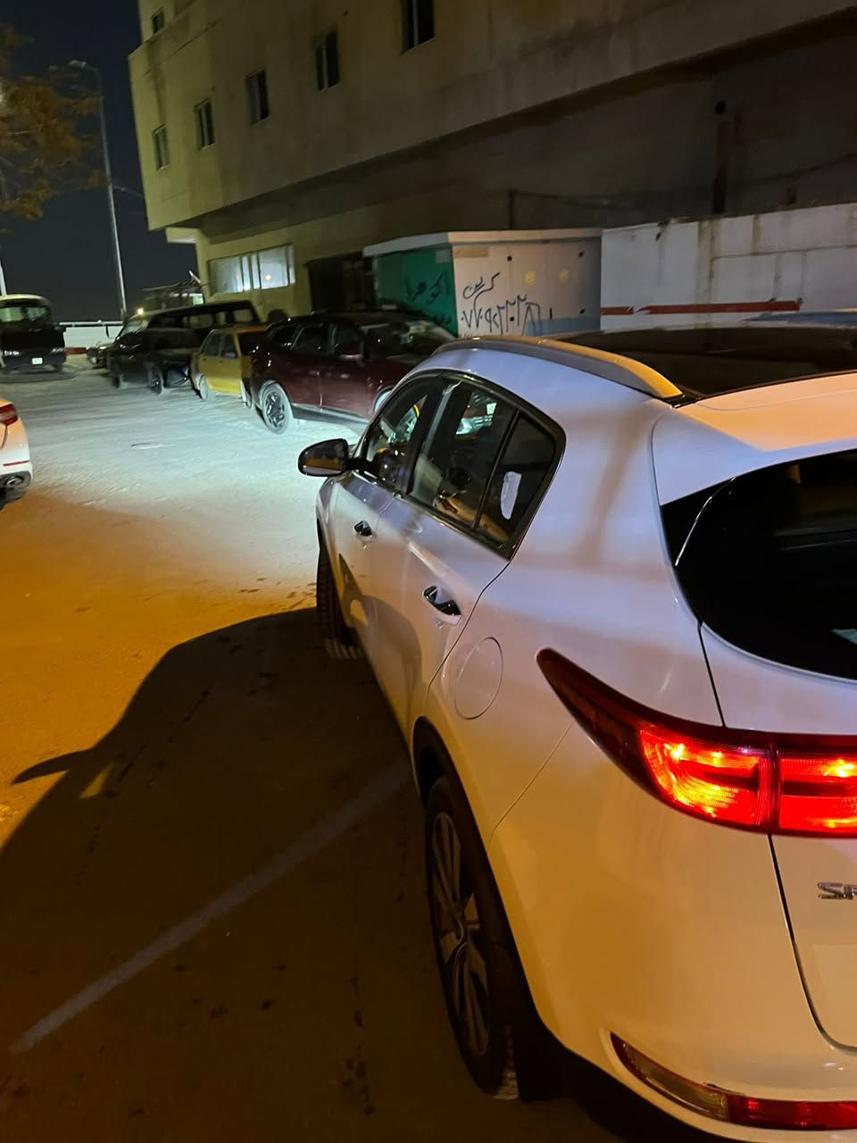 سلام عليكم
سبورتج خليجي ٢٠١٩ فول مواصفات بوضع الشركه 
ماشيه ٤٩ الف كيلو متر حقيقي
بيها جاملغ خلفي صبغ فقط قطعه وحده بس  بدون دواخل وموضح بالصور مصوفر
مواصفات بانوراما
كشنات ثنين كهرباء 
اوتو هولد 
هاند بريك بصمه
جنطه كهرباء
بصمه تشغيل وابواب 
وتشغيل عن بعد
كامره خلفيه
شاشه كبيره
سياره من دعاميه لدعاميه بدون اي نقص 
كير مكينه حداديه تبريد كلها كفالة بوضع لشركه
سعر السياره 187 ورقه وبيها مجال بسيط
***********
بغداد الكراده
