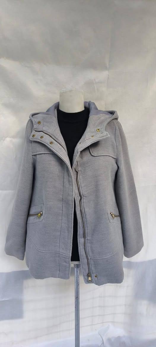 كوتات وقماصل طويل وقصير باله اوربي نظيف درجه اولى مختلف الالوان والقياسات سعر القطعه الوحده 5 الف واكو توصيل لكافة المحافظات للاتصال *********** وبالخدمه
