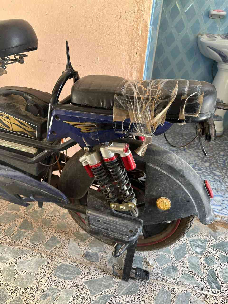 سلام عليكم بايسكل شحن للبيع او مراوس موطور اذا نضيف حيل انطي فرق اتصال ***********
