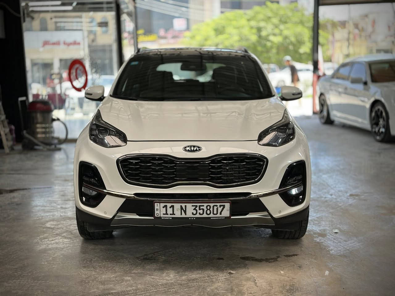 السلام عليكم ..تحية طيبة
Kia sportage 2022 SX
2000 Turbo gdi
فول مواصفات
فتحة بانوراما
كشنات تدفئة+تبريد
مري شفط
ستيرن تدفئة
جنطة كهرباء
رادارات جانبية 
رادار امامي
كامرة خلفية
وبقية المواصفات..
السيارة ماشية 45700ml
حرة رقم بغداد 

حادث السيارة/تبديل جاملغ امامي
+صبغ نص بنيد +جاملغ خلفي السائق
السيارة نظيفة جداً مال جناي
بدون لغد بدون شاصي
صور الحادث موجودة ع الواتس بيك خير وتدلل
السعر 198 وبيها مجال للشراي
مكان السيارة: بابل-حلة
الشراي اتصل وتأمر
***********
