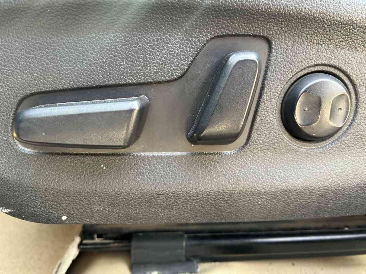 هونداي النترا موديل 2017  136
فولً موصفات 
كير ATM وارد امريكي
مكينة گير حدادية تبريد على الفحص
حجم المحرك 2000 المرغوب دوش  لا تبخير ولا تنقيص
بصمه
رادارات جانبيه وخلفي 
كشن كهرباء 
فتحه
تحكم ستيرن
شاشة 
شاشه اعطال
كامره دواره 
تدفئه تبريد بالكشنات
مكان السيارة بابل قضاء المحاويل 
رقم بغداد بسمي تحويل ثاني يوم  مصفره هيئه وغرامات 
أي استفسار  ***********
