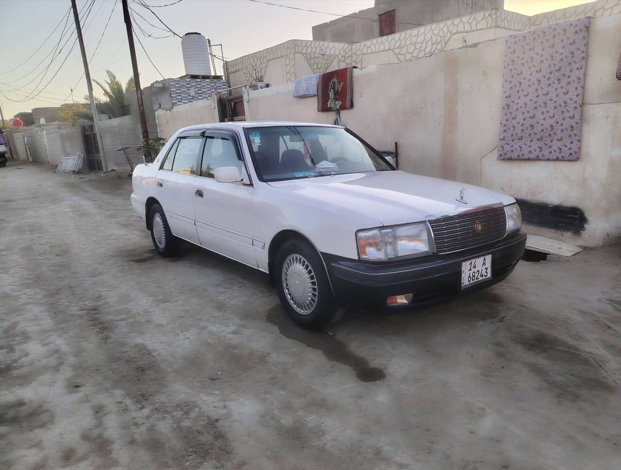 راس الثور تكم موديل 98 رقم بصره دولي بسمي سنويه جديده مكفوله كصه ونقل وكافت الصوليات مصبوغه عام  محرك وكير ففتي بلكارتون تخم تاير جداديه تبريد ثلج سياره جاهزه من كلشي للبيع وذا اكو مراوس بستاركس ونطي فرق السعر 75 وبيها مجال للطيبين رقم الهاتف *********** وذا اكو مراوس بستاركس ونطي فرق مكان السياره ناصريه قضاء الدوايه

