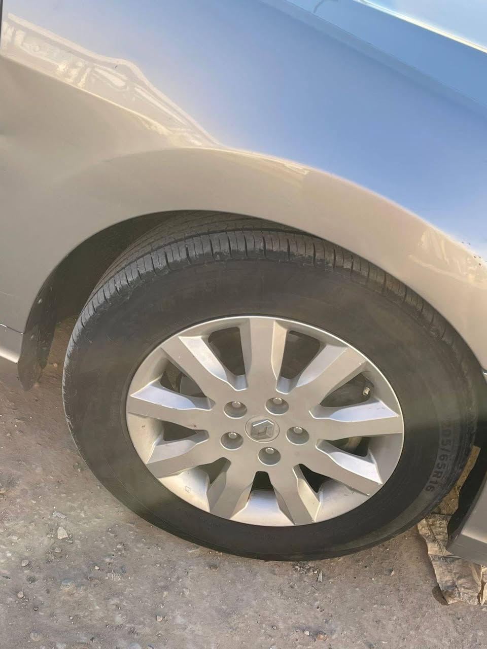 السلام عليكم
ستفران 2010
6 سلندر
رقم بغداد 
السعر 84
السونار بالمنشور
***********
