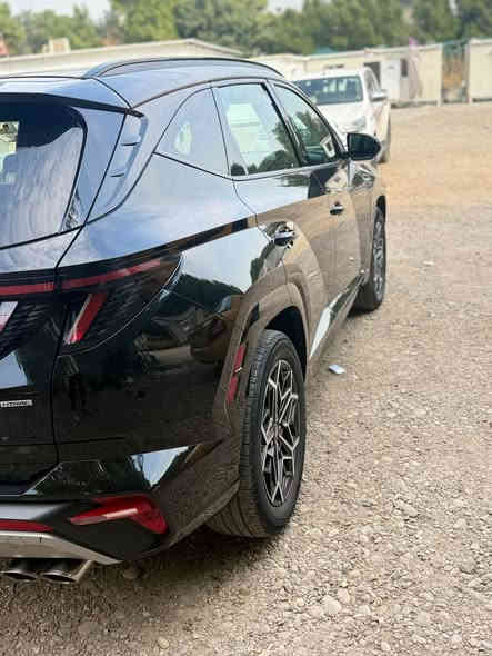 🚘 هيونداي توسان N-Line | موديل 2023
......هايبرد اقتصادي ...
🔧 حادث خفيف جدًا ( تبديل بنيد تعديل بارد جاملغ فقط) – بدون دواخل💥 إرباك ستيرن وراجع سستم ..
        ⚙️ المواصفات 
⚙️ كير أوتوماتيك 8 سرعات
صندوك كهرباء .فتح عند الاقتراب..
اضاءة ترحيب عند الاقتراب.
توقف ذاتي ..تحديد مسار..
🚀 تشغيل ذكي (بصمة) + تشغيل عن بُعد
📸 كاميرا خلفية دوّارة + رادار مراقبة
🎮 تحكم ستيرن كامل
🌅 فتحة سقف بانوراما كاملة
🧭 شاشة كبيرة (GPS)
🚗 رادارات 360° + حساسات أمامية وخلفية
💺 كراسي كهرباء + تدفئة المقاعد الأمامية
🔋 هاند بريك كهرباء + AUTO HOLD
🛞 مانع انزلاق + مساعد نزول المنحدرات
🔊 نظام صوت Boss الفاخر
⚡ أنظمة قيادة متعددة + نظام قيادة ذاتي
🧵 كشنات جلد فاخرة + تطريزات رياضية
🔌 منافذ USB + AUX
📏 ماشيه: 26,000 كيلو متو فقط 😎
💰 السعر: 21,000$ (بيع فقط) 💵 210 ورقة
📞 للاستفسار: *********** ابو فهد
📍 الموقع: بغداد – حي العدل  – شارع القادة
