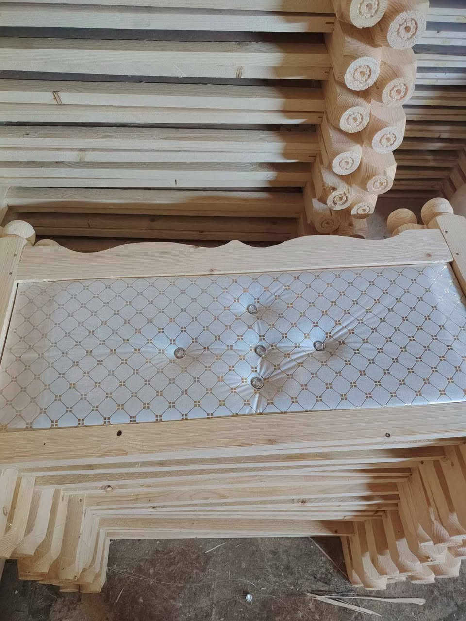 سرير خشب دوشه السعر 60.000الف  مع التوصيل 
الموقع المسيب حي المعلمين قرب مفروشات الربيعي 🌸 
 للاستفسار *********** 💯💯
