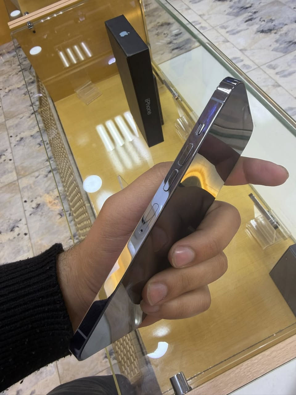 13 برو ماكس اخو الجديد
بطاريه 92 
نموذج m الاصلي
ذاكره 256 وتر بروف 
الجهاز بحالة الوكاله علحاسبه كله نورمال 
ضمان 5 ايام فحص واستعمال
نضافه 100%
السعر 🔥
710 الف
العنوان بغداد قرب علوة الرشيد 
***********
