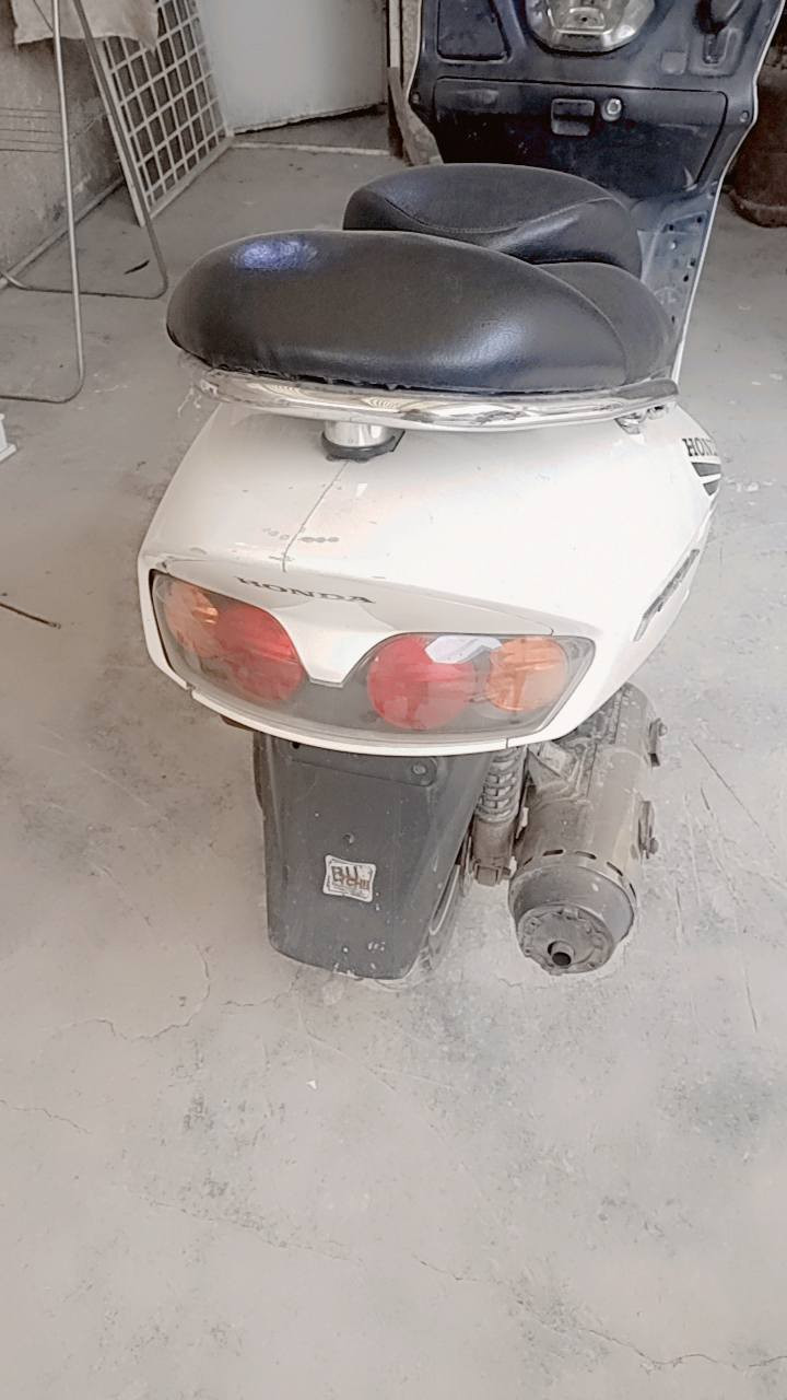 السلام عليكم شباب فورزا 06 للبيع دراجة خير من الله استخدام شخصي مكينة لا تبخير ولاتنقيص السعر 750 وبيهة مجال بسيط العنوان بغداد رقم الهاتف (  ***********  )
