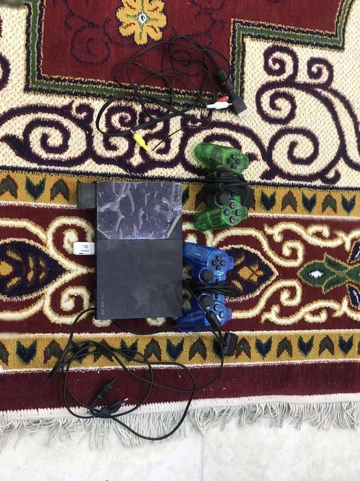 سلام عليكم للبيع بلي 2جديد مال باله استخدام قليل كامل ملحقات مع هارد32 كيكه بي العاب كومه تقريبا ٦٠ لعبه عنواني المحموديه للستفسار *********** فقط واتساب
