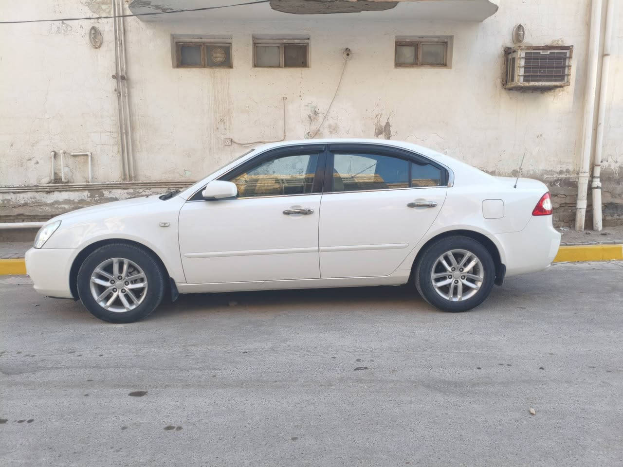 سلام عليكم للبيع اوبتما 2008 شهر الاخير مسجله 2009 اربيل باسمي مكفوله كفاله عامه من صبغ والتبديل والفتح محرك وكير وتبريد وحداديه جديده ومكفوله دواخل جديده لون الداخل بيجي لايتات زنون اصلي تخم تاير وباتري جديد سياره صارله 6 سنوات عندي ومكانه الديوانيه حي الجامعه وسعره 118 وبيه مجال قليل الاستفسار على الرقم ***********
