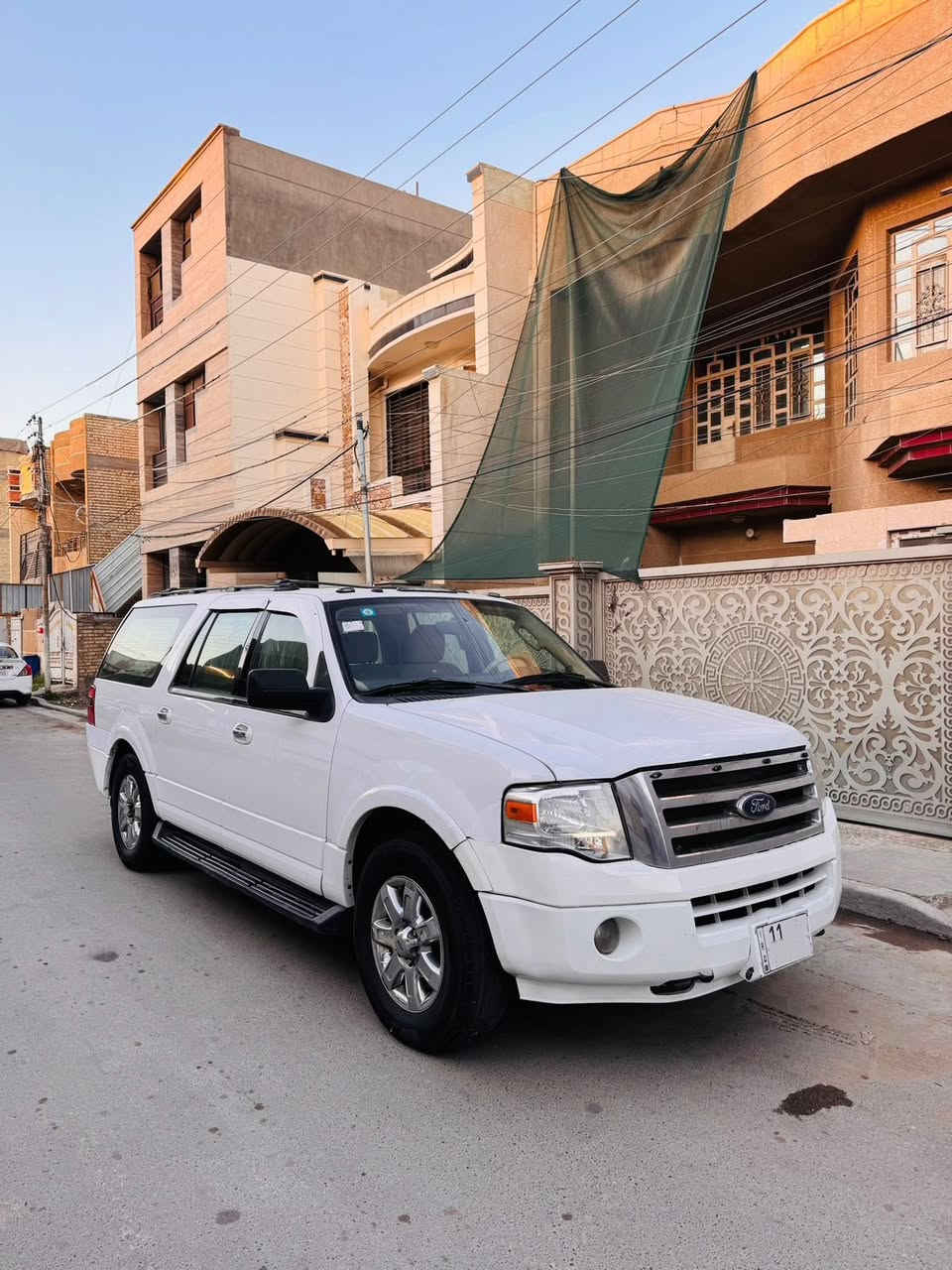 السلام عليكم 
للبيع فورد اكسبدشن 2011 
وارد خليجي صبغ جاملغ امامي فقط بدون دواخل . رقم بغداد الدولي الجديد باسمي . 
كير محرك خير من الله . 
صدر امامي خلفي جديد . تخم تاير جديد . 
تبريد ثلج . محرك 8 سلندر 5,400 . 
السياره جاهزه بدون نقص . 
السياره 9 راكب . كير تعليك . 
ثلاث قطع تبريد . تحكمات ستيرن جهتين . 
كروز سرعه . شاشه تاب . كامره خلفيه . 
كشنات كهرباء . دواسات بديك و بانزين كهرباء . 
السياره ضايفلها منضومة غاز ايطاليه 8 لتر . 
مكان السياره بغداد
للستفسار ***********متوفر واتساب
