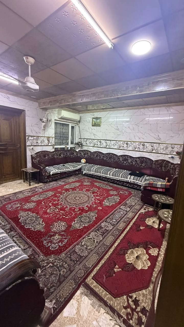 🌟 فرصة مميزة للسكن الراقي في حي الرفاق! 🌟

يعرض لكم مكتب أبراج المدينة لتجارة العقارات بيتاً للبيع بمواصفات رائعة وموقع استراتيجي، يجمع بين المساحة الواسعة والتحديث العصري.

🏠 تفاصيل العقار:
• 📍 الموقع: الموصل - حي الرفاق (موقع مميز جداً).
• 📐 المساحة: 200 متر مربع.
• 📏 الواجهة: 10 متر.
• ☀️ الاتجاه: شروق (إضاءة طبيعية ممتازة طوال اليوم).
• 🏗️ البناء والتحديث: بناء سنة الألفينات، ومُحدث بالكامل بتصميم عصري سنة 2022.

• 🛏️ التقسيم الداخلي: يحتوي على 6 غرف نوم واسعة (غرفتين في الطابق الأرضي، و 4 غرف في الطابق العلوي)، مما يجعله مثالياً للعائلات الكبيرة.

📞 للاستفسار وتحديد موعد للمعاينة، يرجى التواصل معنا:
• 🏢 المكتب: مكتب أبراج المدينة لتجارة العقارات.

• 📍 العنوان: الموصل - حي البلديات، الشارع العام، مقابل منتزه الكفاءات الأولى، قرب مطعم دجاج غازي.

• 📱 أرقام الهواتف:
• ***********
• ***********
• ***********

نسعد بتواصلكم وزيارتكم لمكتبنا!

#عقارات_الموصل #حي_الرفاق #بيوت_للبيع #مكتب_أبراج_المدينة #عقارات_العراق #الموصل #عقار
