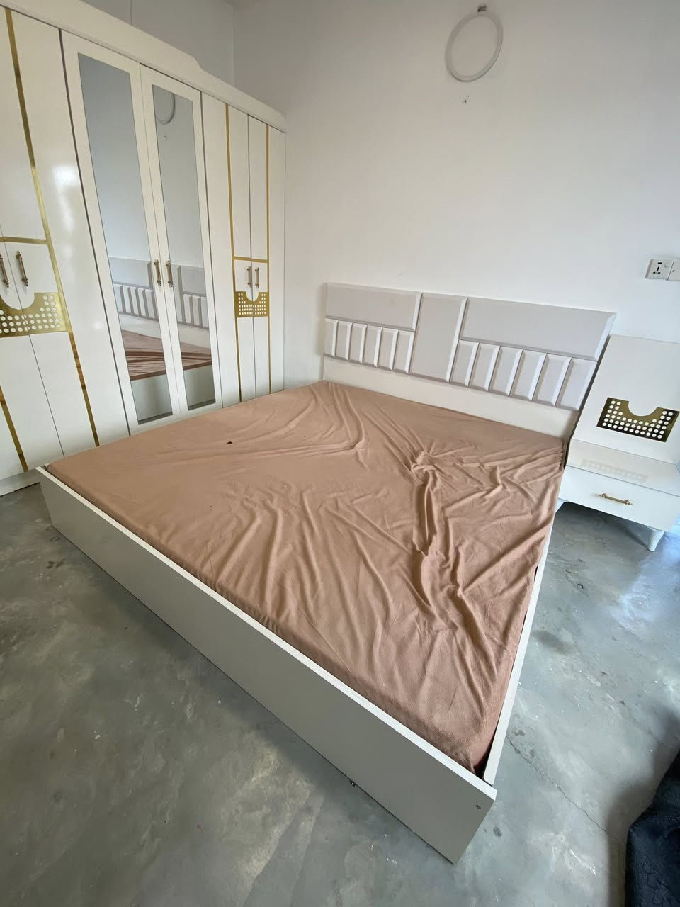 غرفة نوم للبيع نضيف لوك مستعمل 5 اشهر
سعر 550
رقمي ***********
