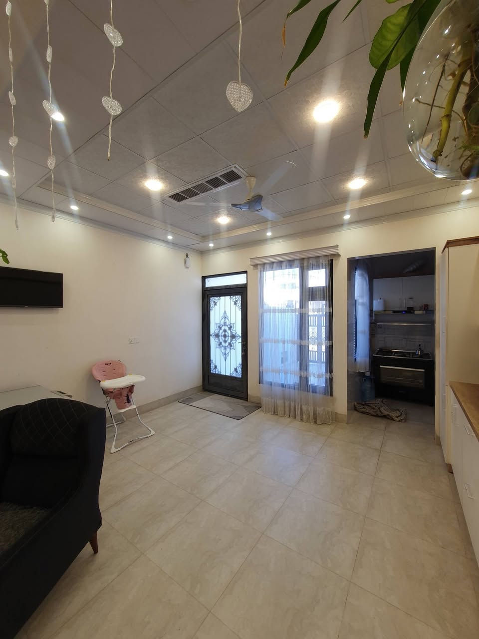 دار للبيع في شوراو بابا كركر
قرب حفتة بازار ١٠٠م صالة مفتوح عل مطبخ حار بارد غرفتين نوم واحد ماستر خدمات كامل ماء كهرباء فرع صب خلف شارع رئيسي ب ٢٠م 
للاتصال ***********
