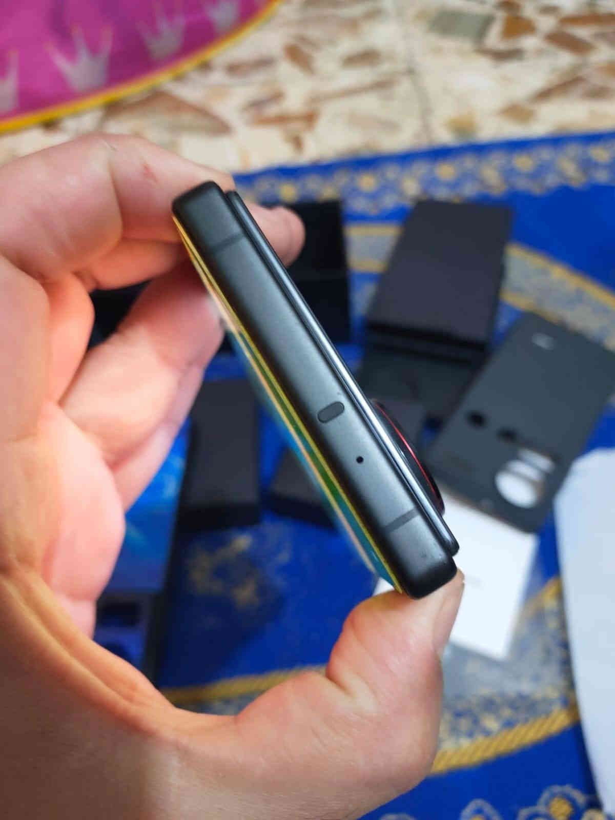 سلام عليكم اخوان للبيع او المراوس جهاز ريد ماجك نوبيا z70 الترا النسخه عالميه 512_16 نضافه 100ب100اغراض كامله اخوان يتميز الجهاز بعمر بطاريه طويل جدا ببطاريه 6150 ملم ومعالج 8 اليت يعتبر اقوه معالج بلوقت الحالي بشاشه 144 هرتز كامله لمحبي الالعاب بكامرات احترافيه خلفيه هواي مواصفات الخ للبيع بسعر 780 الف وعاتقد اكو سعر هيج  بهاي المواصفات مكاني بغداد توصيل ماعندي للستفسار وات ساب او خاص *********** بغداد
