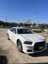 تشارجر ٢٠١٢ • ٣٦٠٠ • بدون صبغ