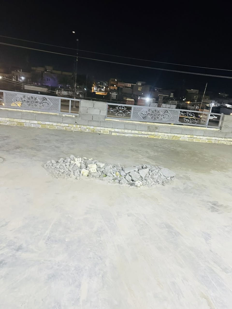كوفي للبيع تحتوي على سبالت عدد 2 عمودي ثلاثه طن 
ميوزه بريالت ثلاثه  مجمده شاشات كبار عدد 2 منظومه كامرات عدد الكامرات 7 كراسي عدد 40 نراكيل عدد 30 
مبردات عدد 2 ميوزه مال دومنه عدد 4 الكوفي جاهزه من كلشي الموقع الشارع العام مقابل شارع ستين مجاور منفذ رعد رشك للتواصل ***********
