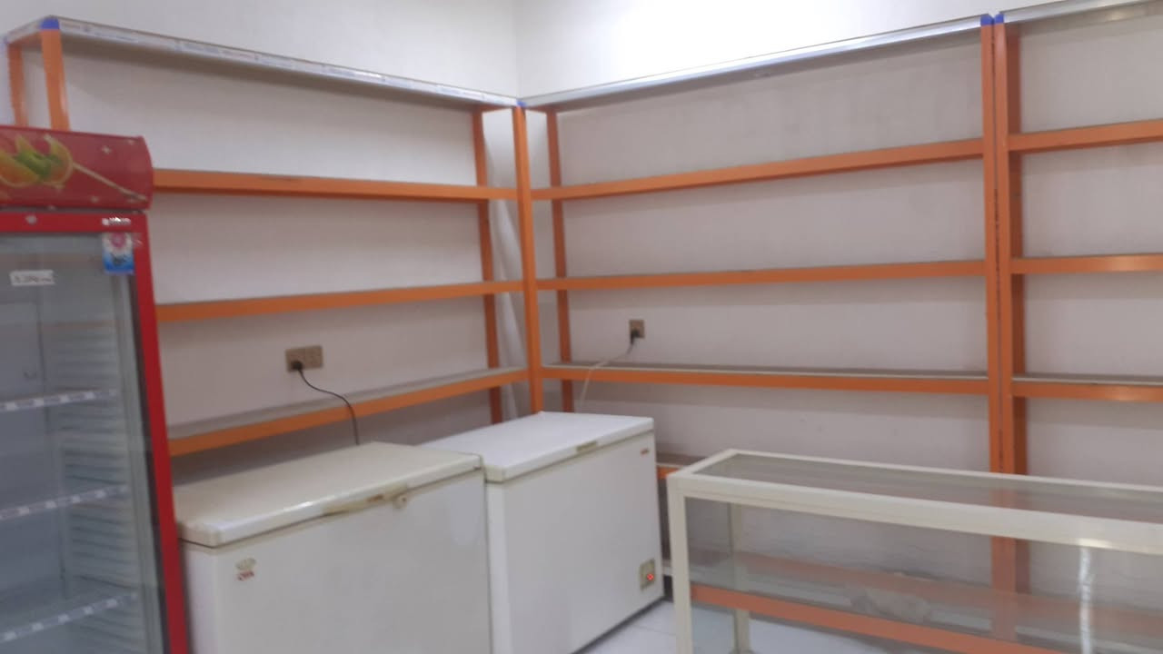 رفوف وعارضات ومجدات للتواصل ***********
