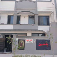دار للبيع بناء حديث بشارع ١٢ يتكون من ٦ غرف صالات عدد ٢ واستقبال كبير....