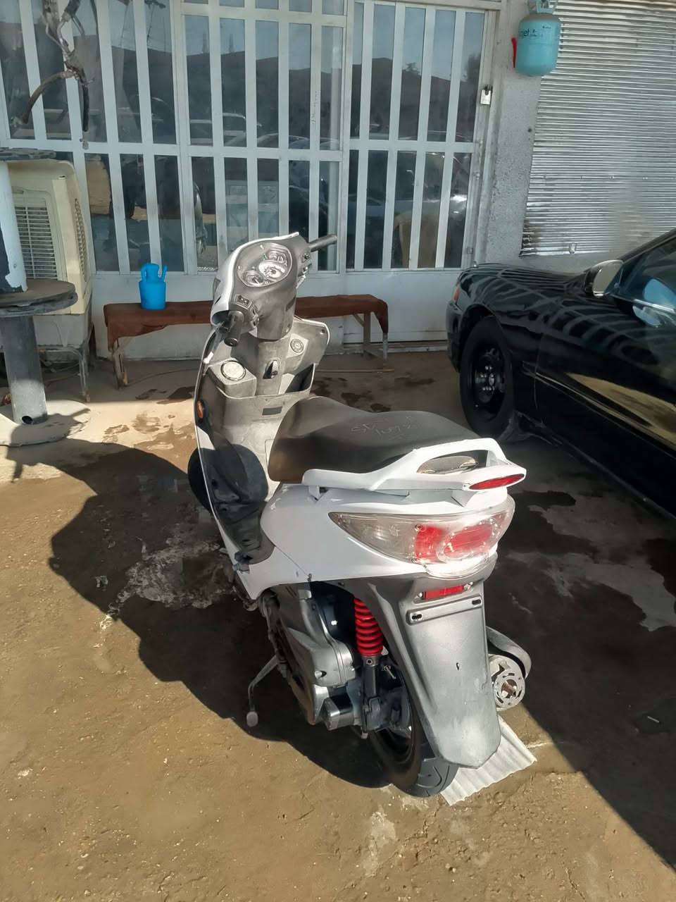 دراجه كونكو للبيع دراجه حلوه ونظيفه كل شي شغال بيها بس بس الاشاير اليمنى واليسرى والعداد دراجه حلوه شلعه ومعدل بس الكابريتر وسخه والدراجه قائمه مو من وراء سرعه من ورا تبديل الدهن وابيعها بسقاطها رقم الموبايل 
*********** والسعر اللي دقي على هذا الرقم والله كريم
