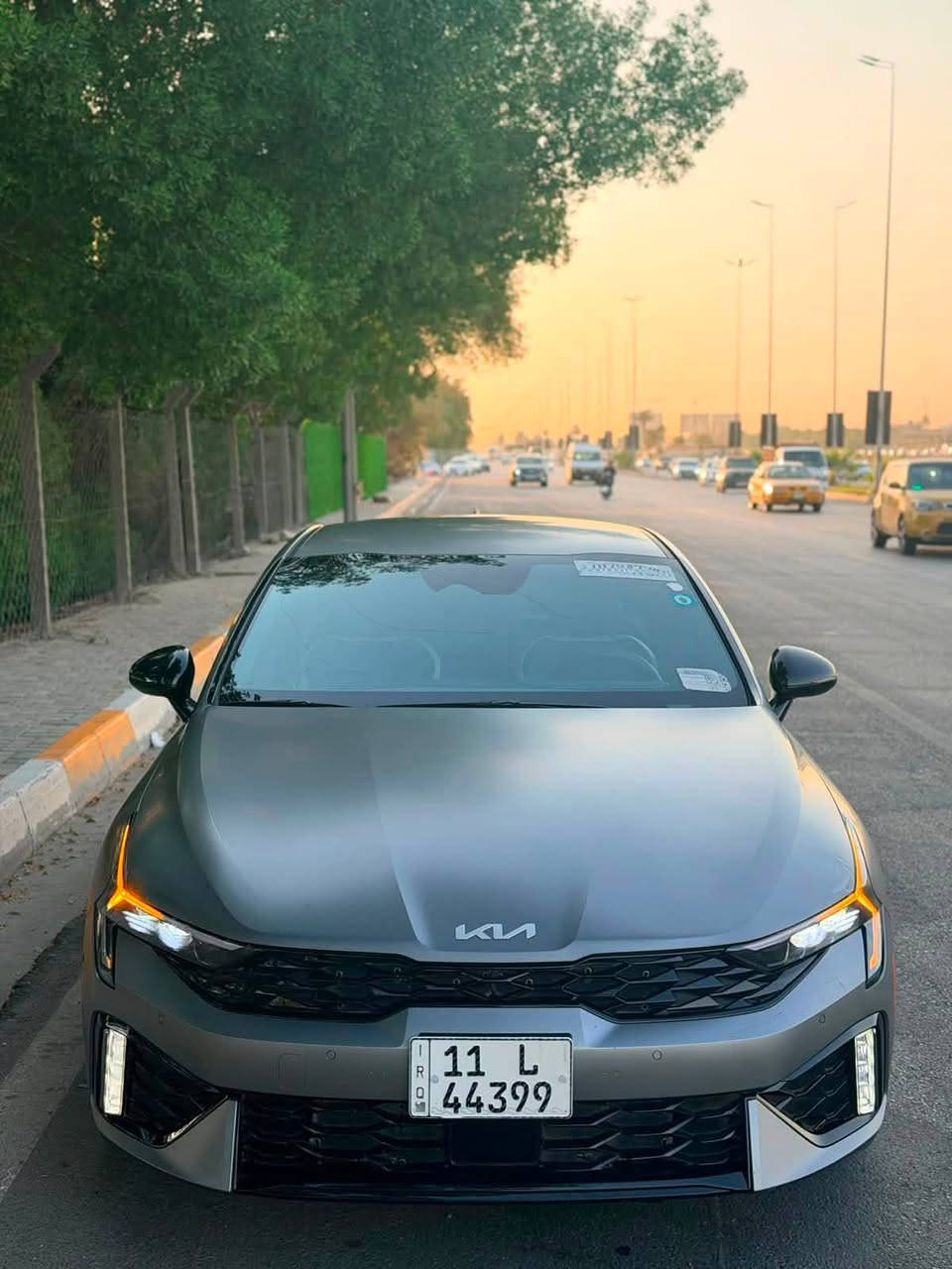 السلام عليكم للبيع كي فايف  K5 GT LINE
موديل 2025 الشكل الجديد ماشيه 27الف دخول جديد يعني اخت الزيرو ومكفوله كفاله عامه من كلشي فقط صبغ جاملغ بدون تبديل اي قطعه وبدون فتح راديتر غاز تبريد امريكا صوره الحادث موجوده بالمنشور  مرقمه بغداد  بسمي لون الرصاصي الطافي 
محرك 2500 تنفس  طبيعي 
جيتي لاين فول……...للاخير عده البنوراما 
مواصفات جلد لونين
رادار امامي وجانبي 
وحساس امامي وخلفي
ويل كب حجم 18
لد امامي وخلفي ولايت زنون اصل 
كامره وشاشه متصل وتشغيل عن بعد وبصمه وسايد بريك بصمه وشحن واير لس
انظمه قياده _ مثبت سرعه _ مانع انزلاق _ مانع انحدار _قيادة ذاتية
للاتصال ***********
مكاني بغداد جسر ديالى
