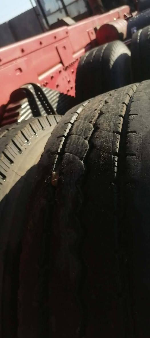 السلام عليكم ٤ أزواج تايرات فوك النص عمر +براميخ يراني أبو الربع جديد +وياله قطع ألماني نضيف كلش بيع 2600 يرهم مراوس إب ٢٢ على ١٣  ***********
